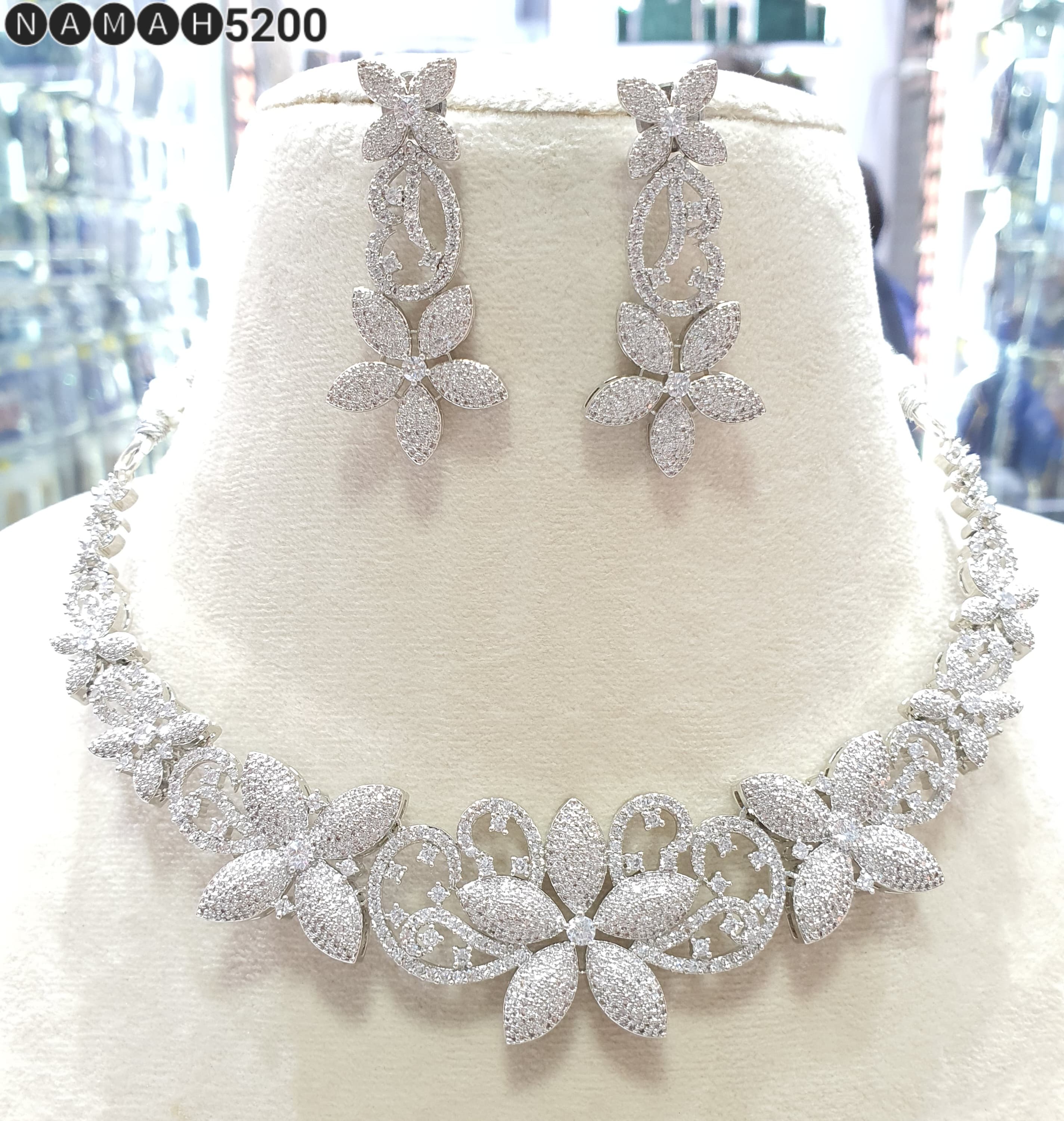 Flower shower Necklace