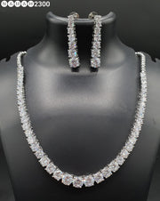 Single line solitaire necklace