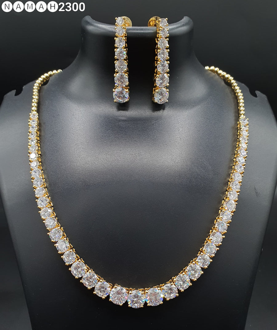 Single line solitaire necklace