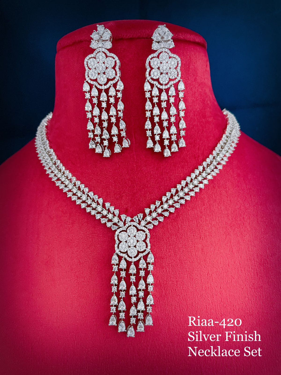 Showering stars Necklace