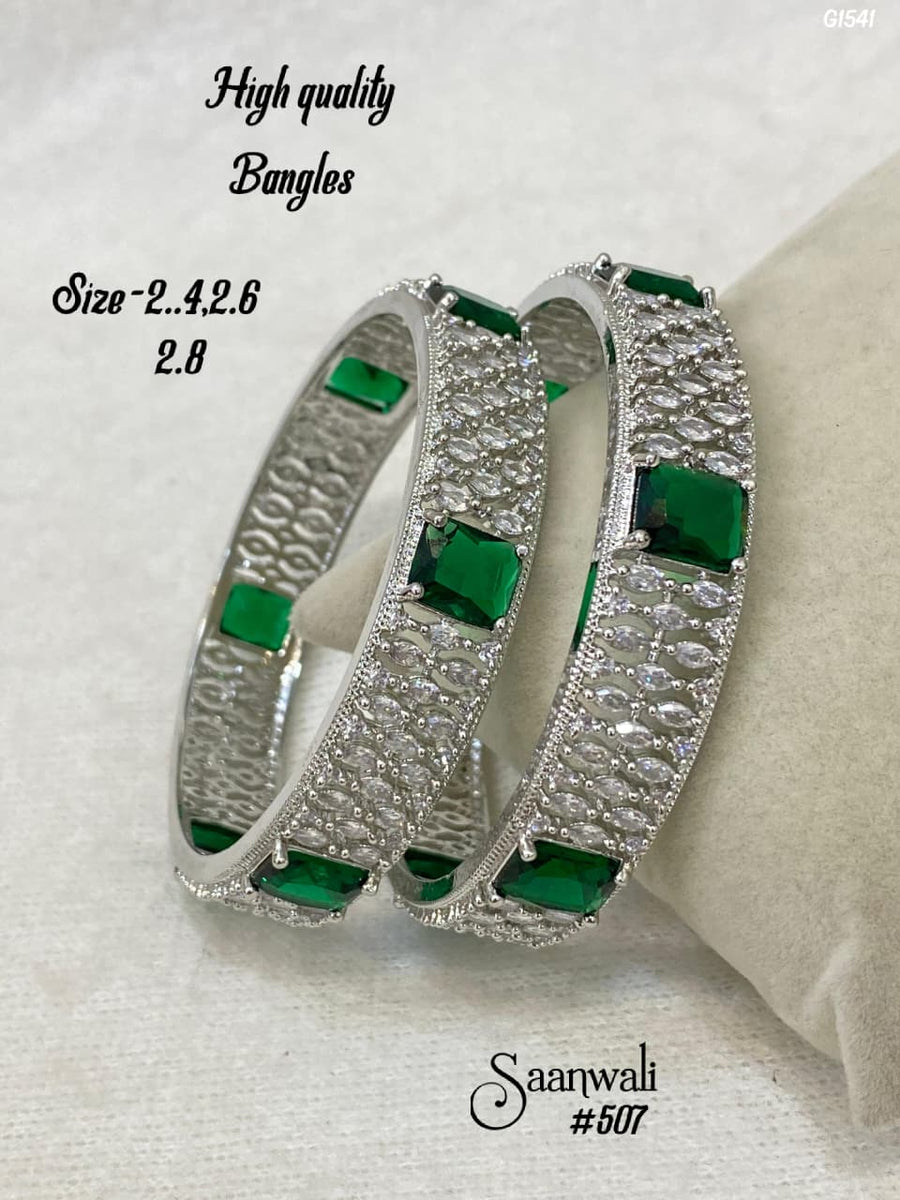 Wide bangle