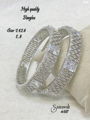 Wide bangle