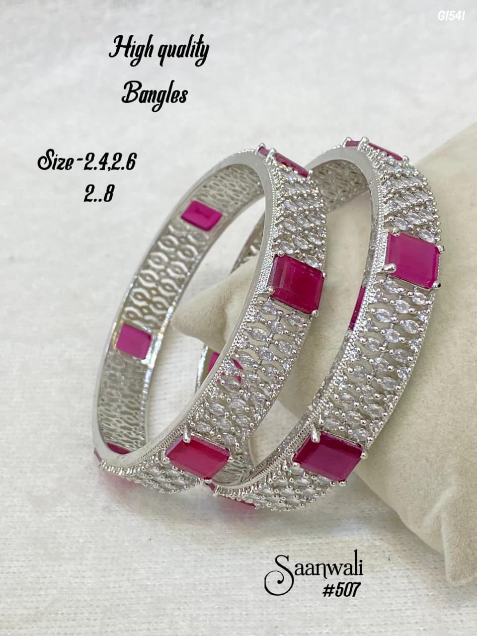 Wide bangle